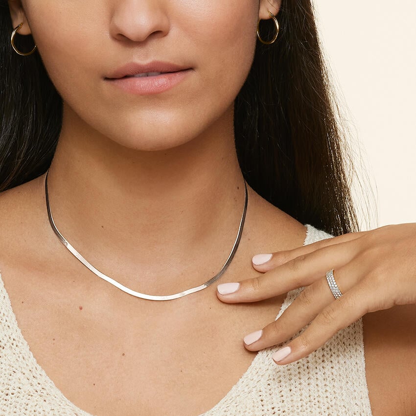 Dezi 16 in. Herringbone Necklace (2.8mm)